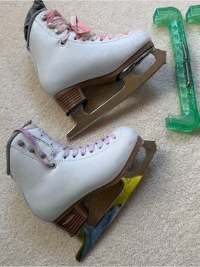Jackson Evo 2021 12 1/2W White Figure Skates with Jackson MARK IV Blades 7 1/4